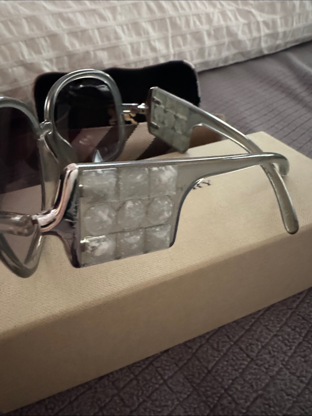 Burberry Gray Gradient Oversized Women's Sunglasses - Picture 3 of 4